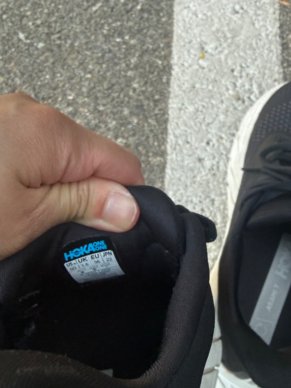 Hoka Arahi 7 Running Shoe - Black/White - Picture 12 of 14